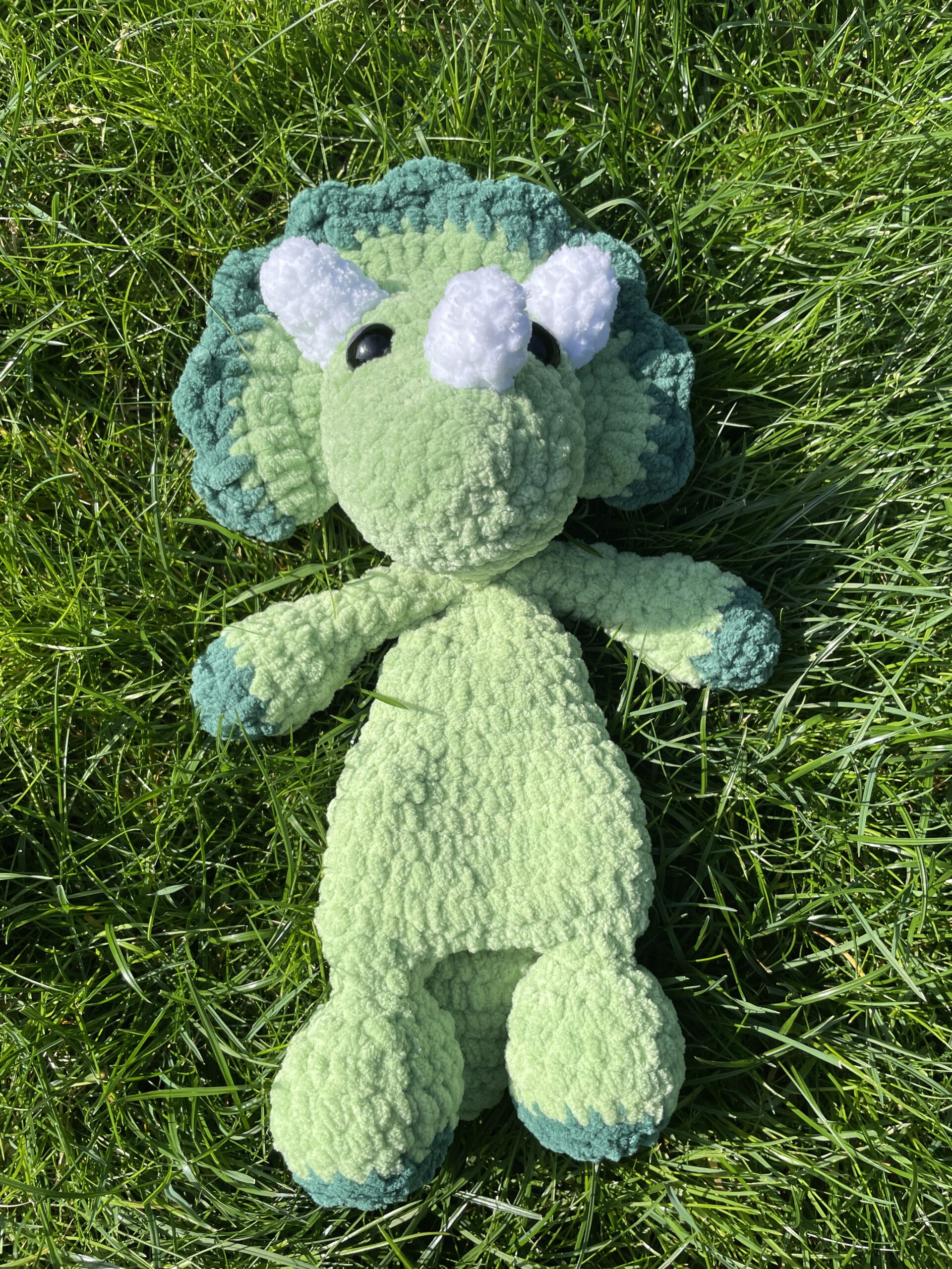 amigurumi triceratops Triksi